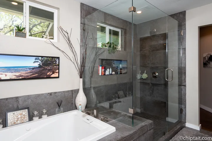 Shower Door Ideas for Small Bathrooms